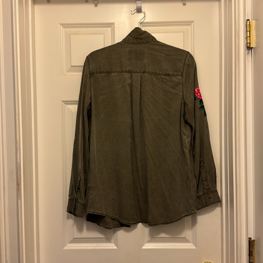 Express Button Up - Picture 2 of 7